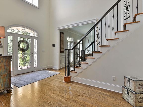 5th image of 205 Clear Springs Ln