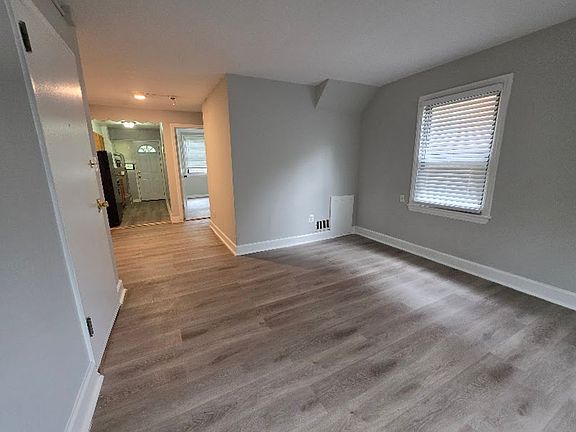 4th image of 427 Burbank St SE #5