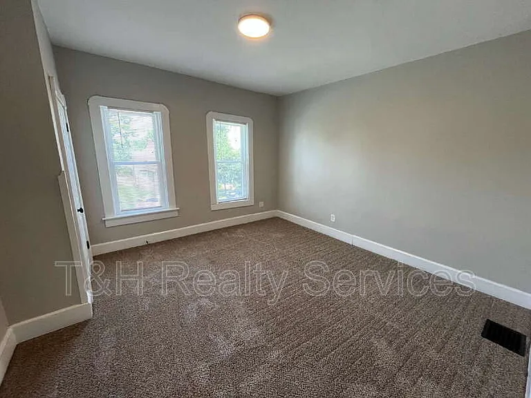 1123 Churchman Ave — Photo 10