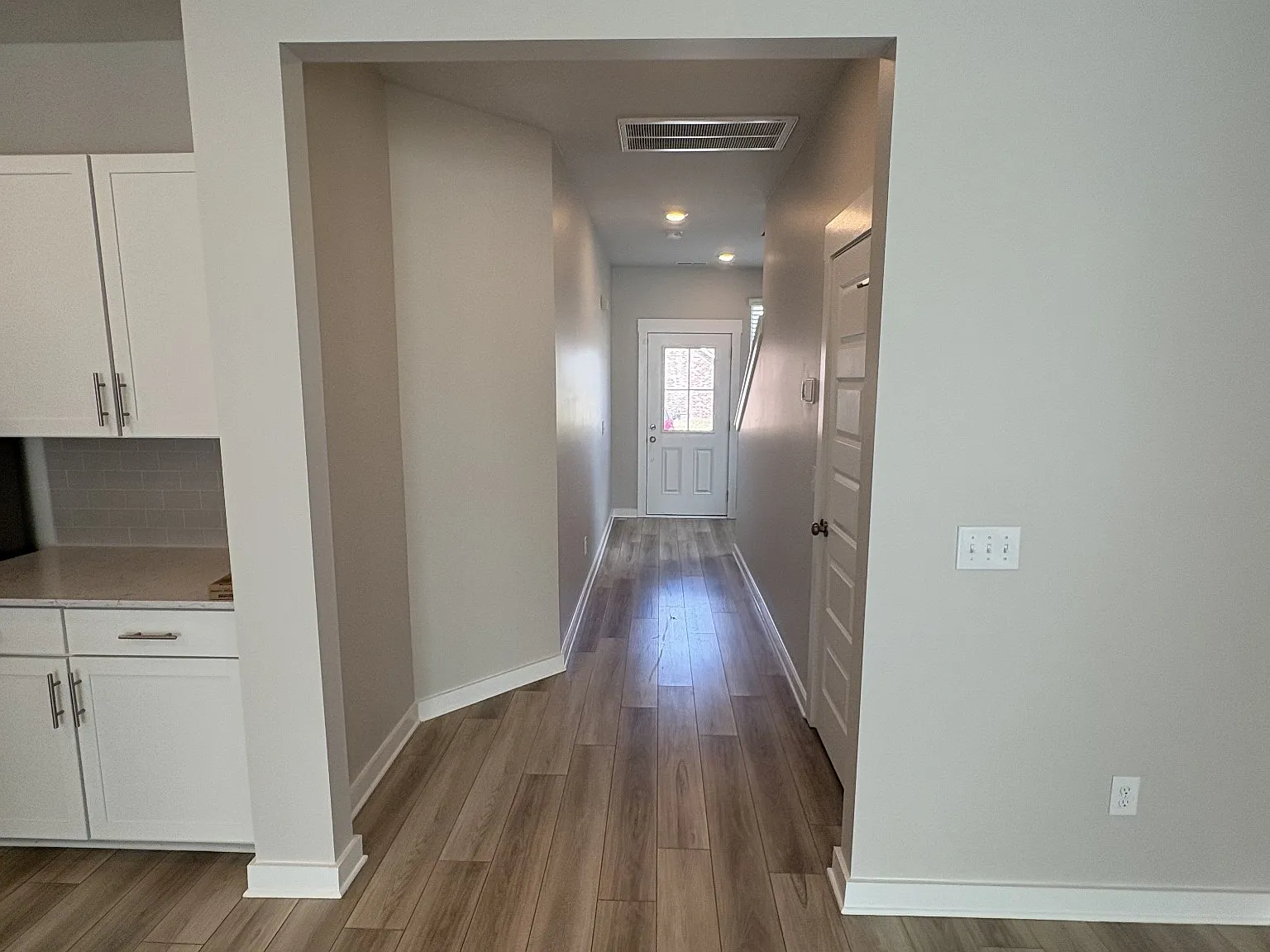 4 bed, 2241 sqft, $2,300 — Photo 3