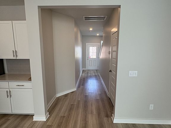 3rd image of 5041 Percival Dr