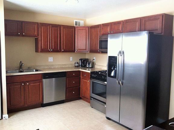 3rd image of 951 Ash Ct