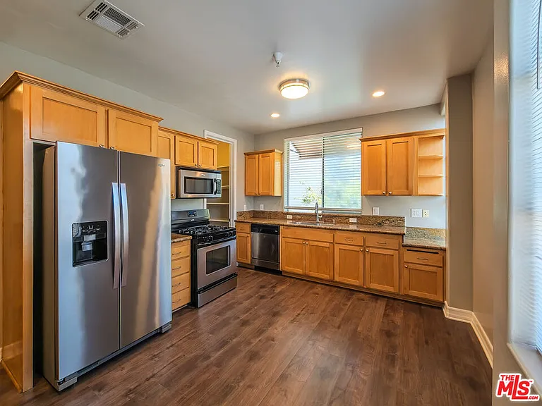 5237 Willowcrest Ave #105 — Photo 7