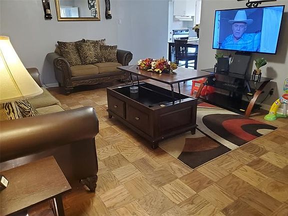 5th image of 602 Pickwick Pl