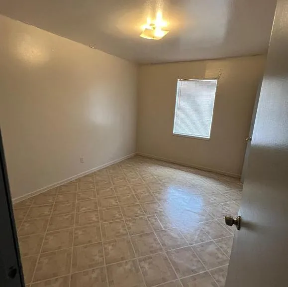 5462 Makeig St — Photo 5