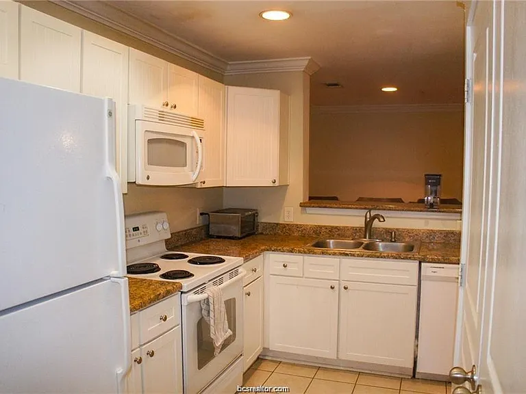 1725 Harvey Mitchell Pkwy S #2223 — Photo 3