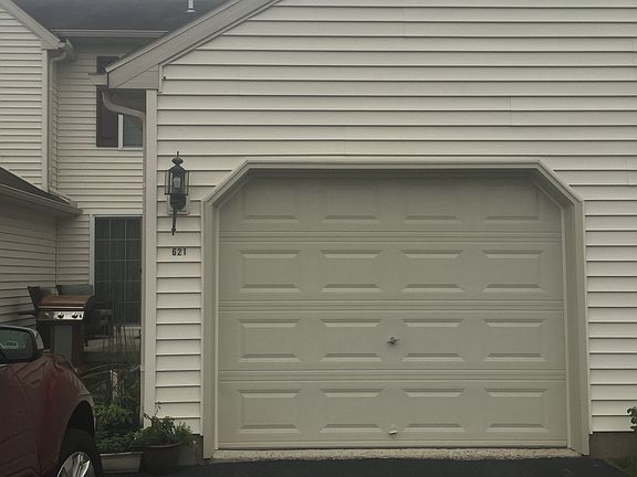 Garage with 2 parking spaces