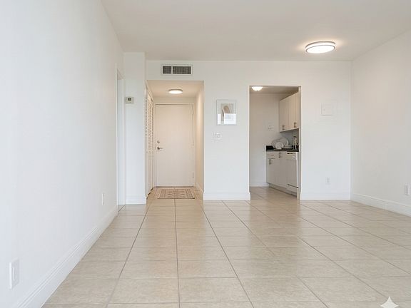 5th image of 2020 NE 135th St APT 505