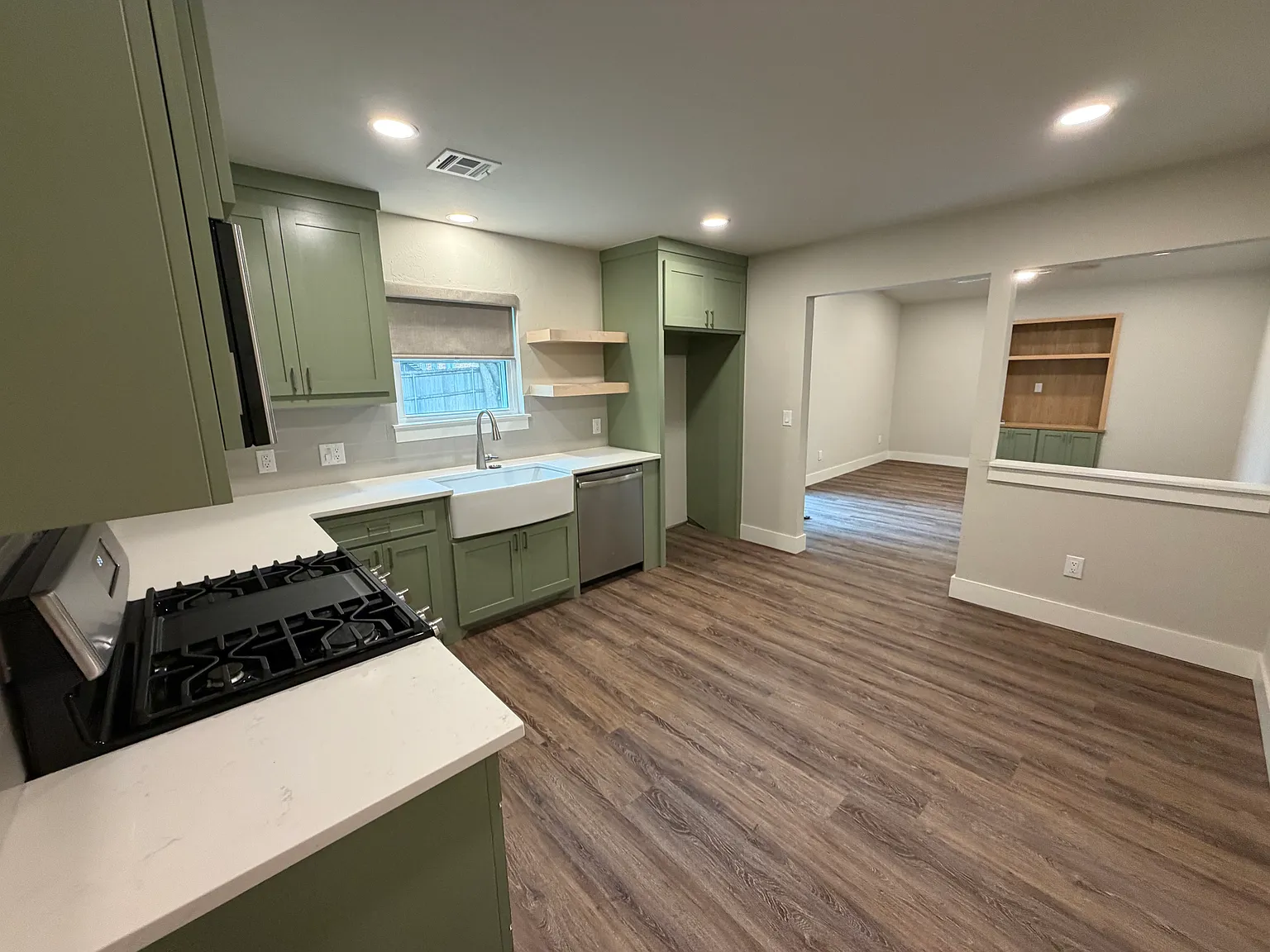 3 bed, 1200 sqft, $1,700 — Photo 3
