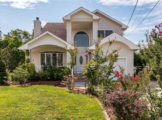 83 Raynor St, Freeport, NY 11520