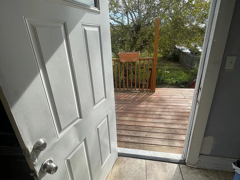 2674 Myrtle St — Photo 37