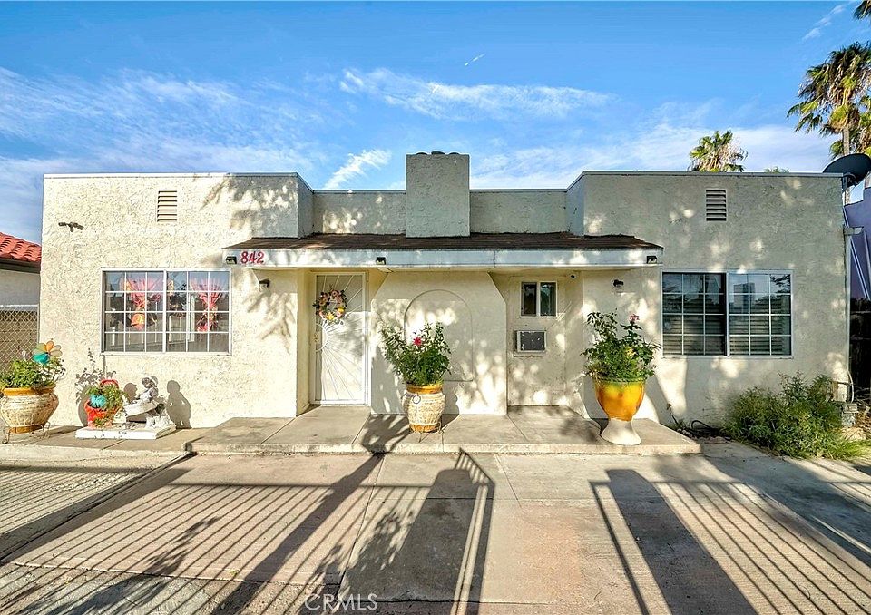 1st image of 842 S Anaheim Blvd