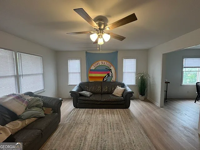 3 bed, 3.0 bath, 1333 sqft, $2,295 — Photo 4