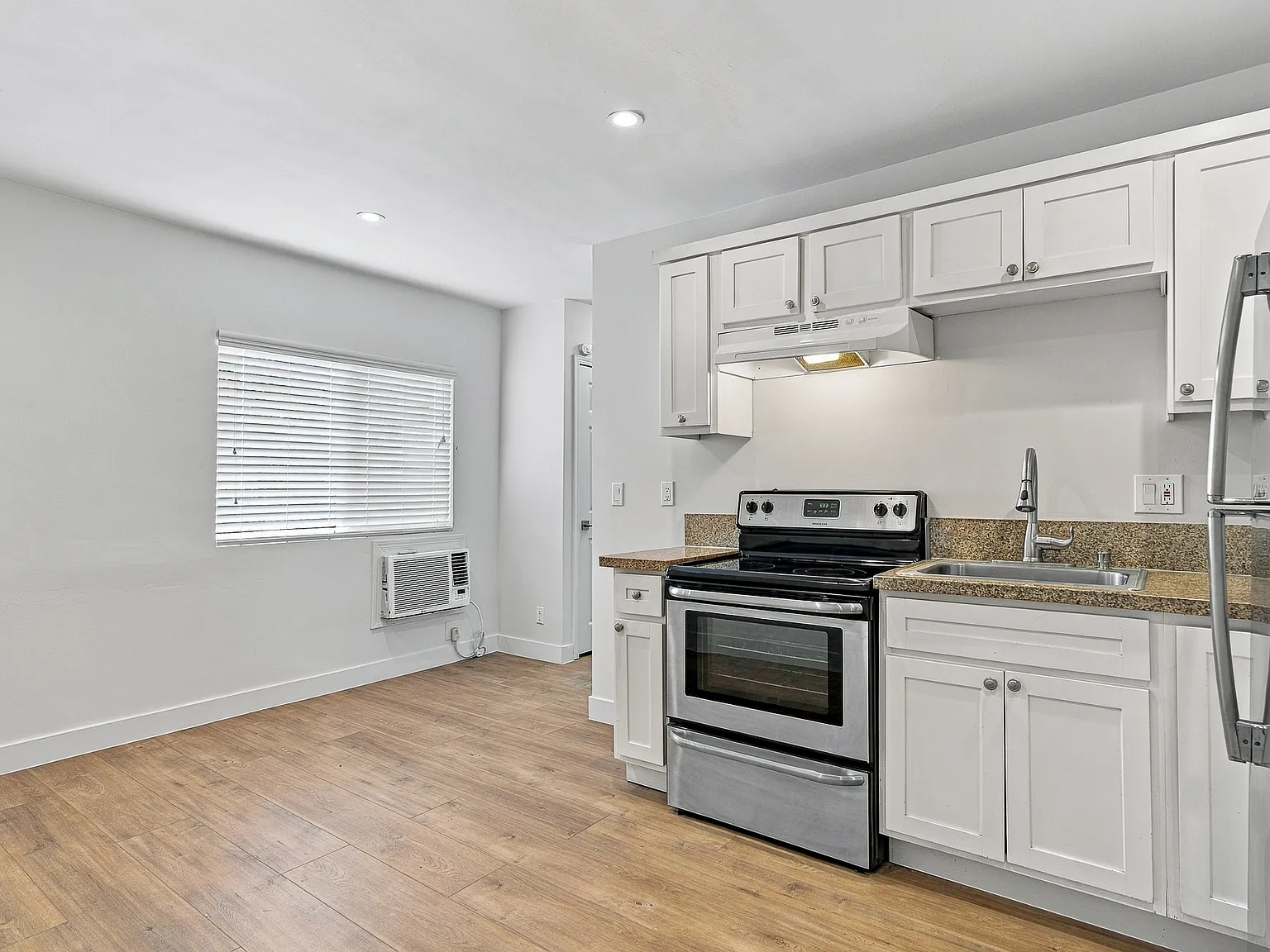 1 bed, 450 sqft, $1,795 — Photo 4