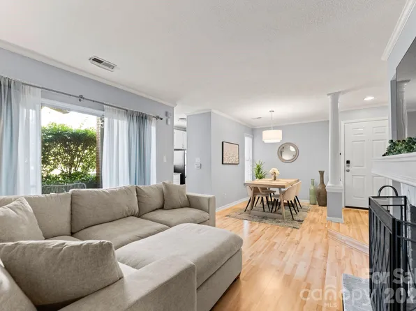 1109 E Morehead St APT 16, Charlotte, NC 28204