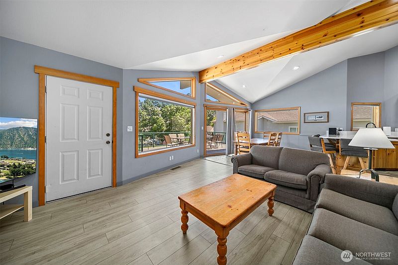3rd image of 105 Chelan View Drive