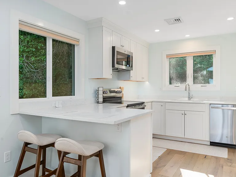 117 Indian Ave — Photo 4