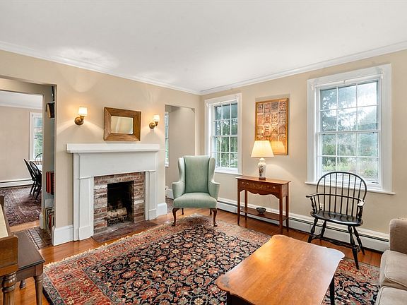 2nd image of 7 Russell St