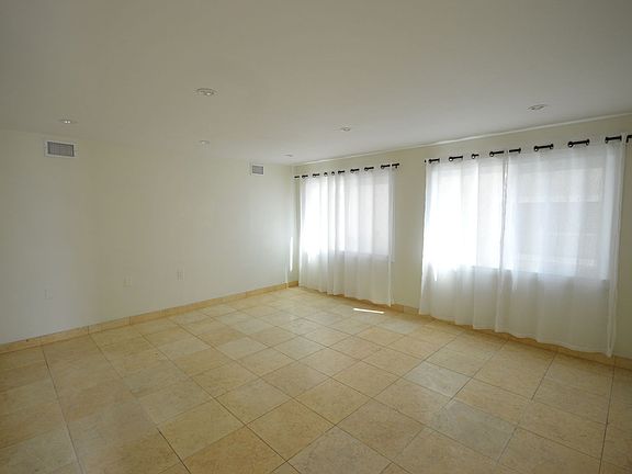 4th image of 643 E Fern Dr