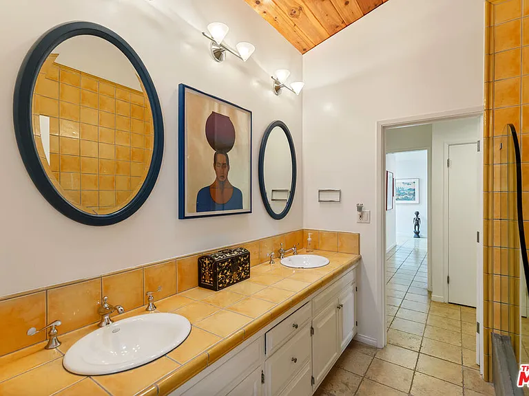 7122 Dume Dr — Photo 30