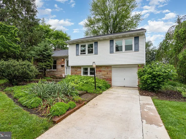 832 Yverdon Dr, Camp Hill, PA 17011