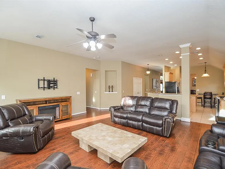 4914 Surrey Park Cir — Photo 14
