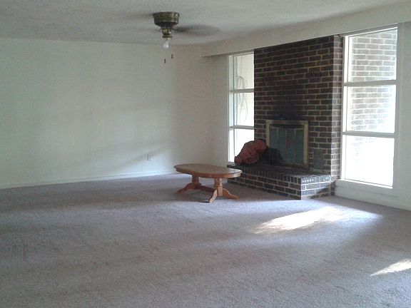 3rd image of 1111 N Jefferson St