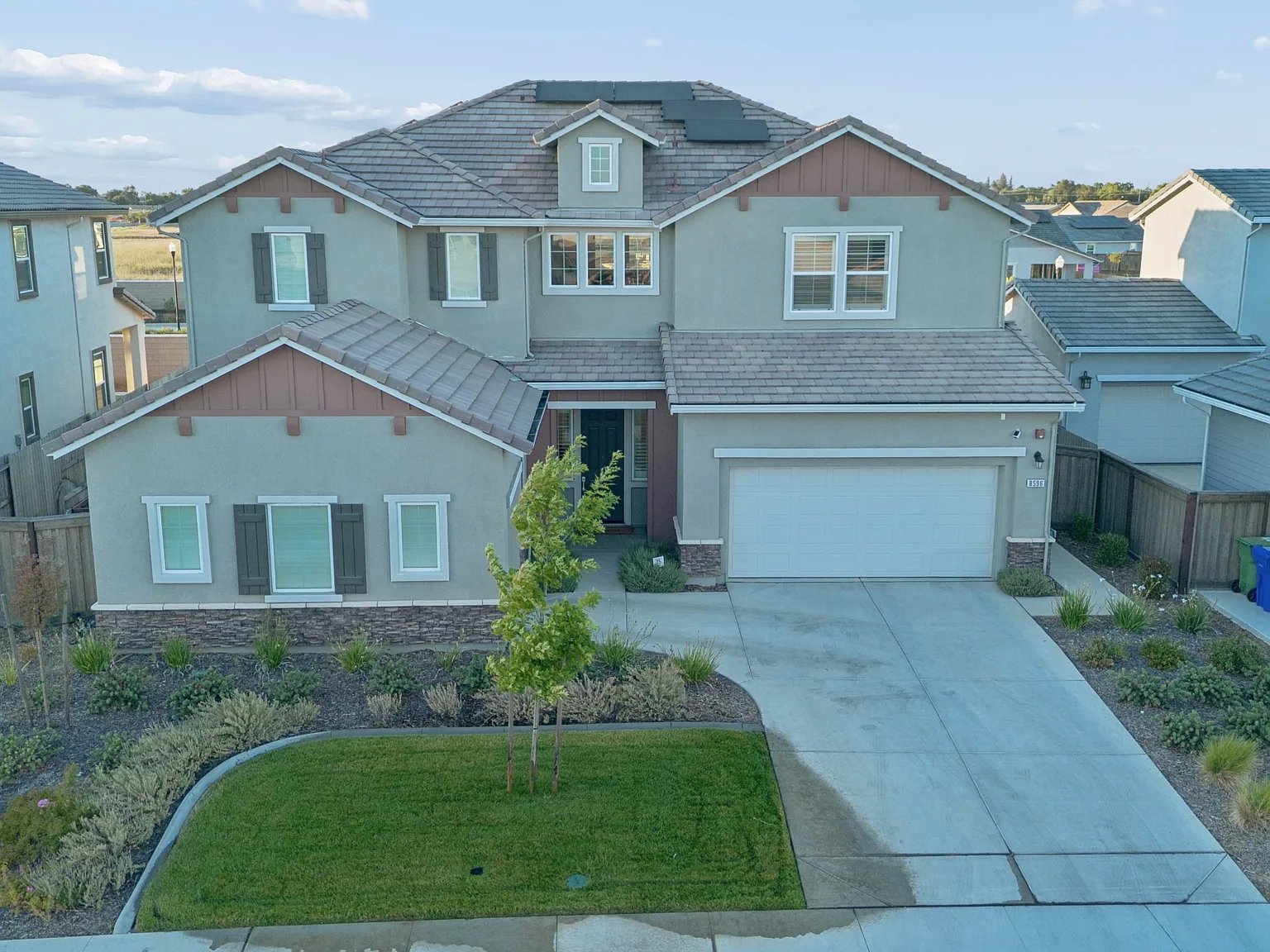 4 bed, 3779 sqft, $5,000 — Photo 2