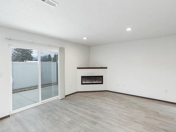 4th image of 1522 N Michigan Ln