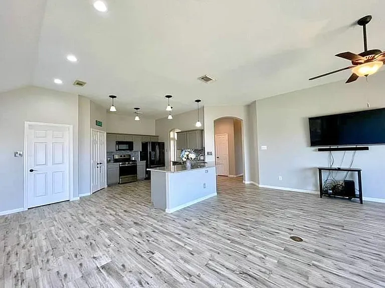 2526 Lake Dale Ln — Photo 11