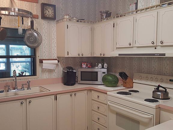 4th image of 3810 Oakcrest Ln