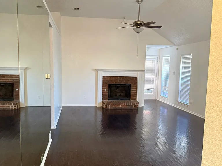 3047 Renaissance Ct — Photo 6