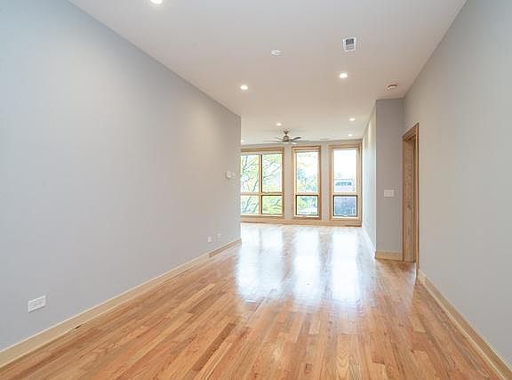 4th image of 1454 W Belmont Ave #3