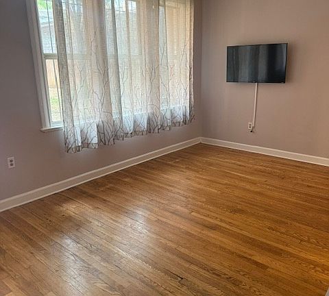 2nd image of 1615 Kenyon St NW APT 2