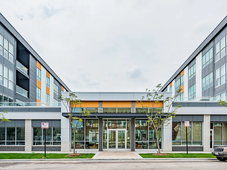 Luxe Logan Square — Photo 19