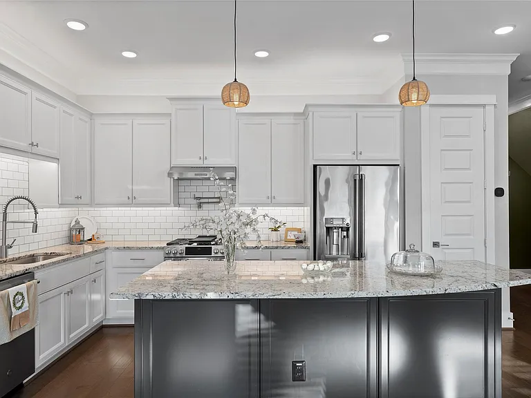 817 Kamano Ave — Photo 12