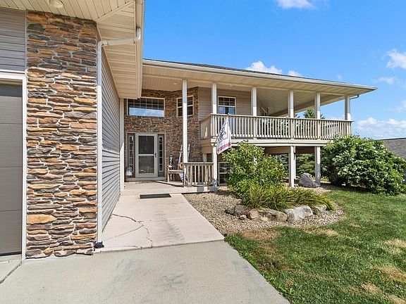 4th image of 2306 Surrey Ln