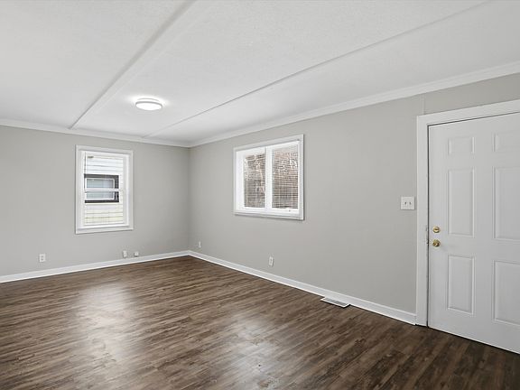 4th image of 4519 N Parker Ave