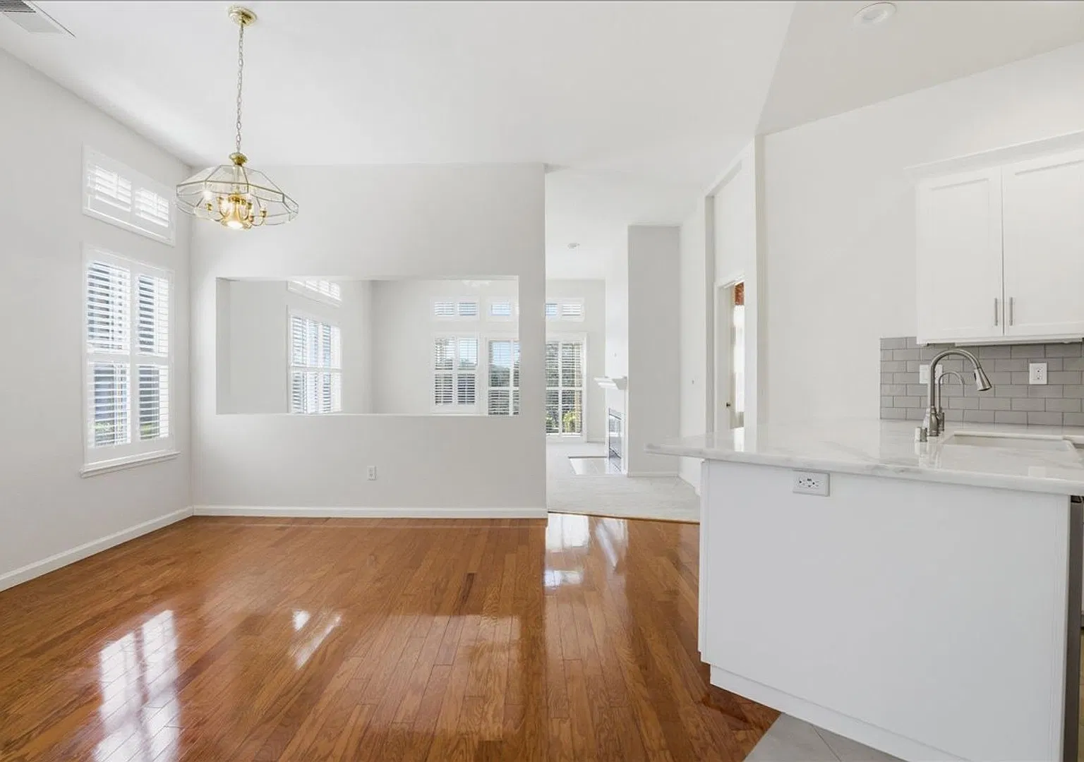 2836 Calle De Cordoba — Photo 3