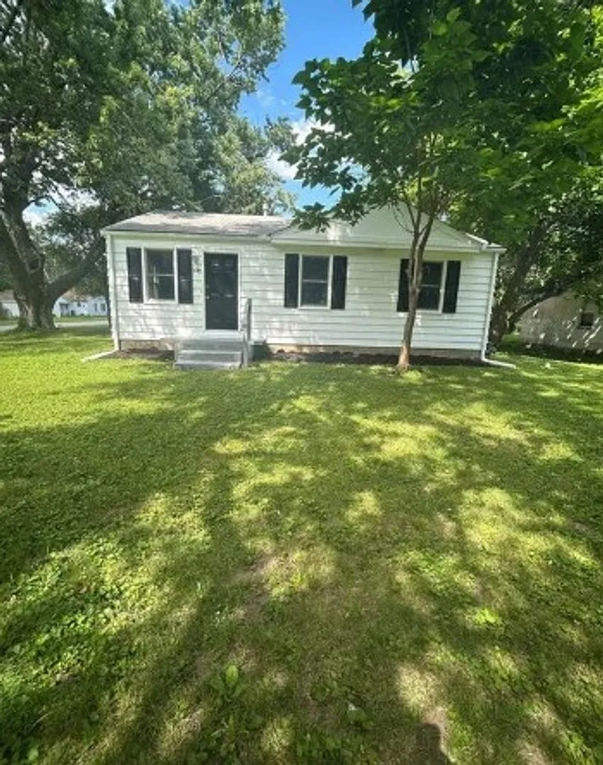 For Lease — Photo 1