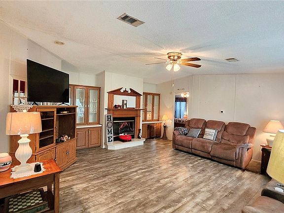 4th image of 2048 Laurel Ln
