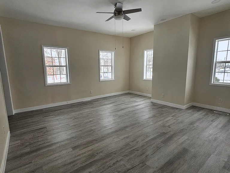 507 E Water St — Photo 2