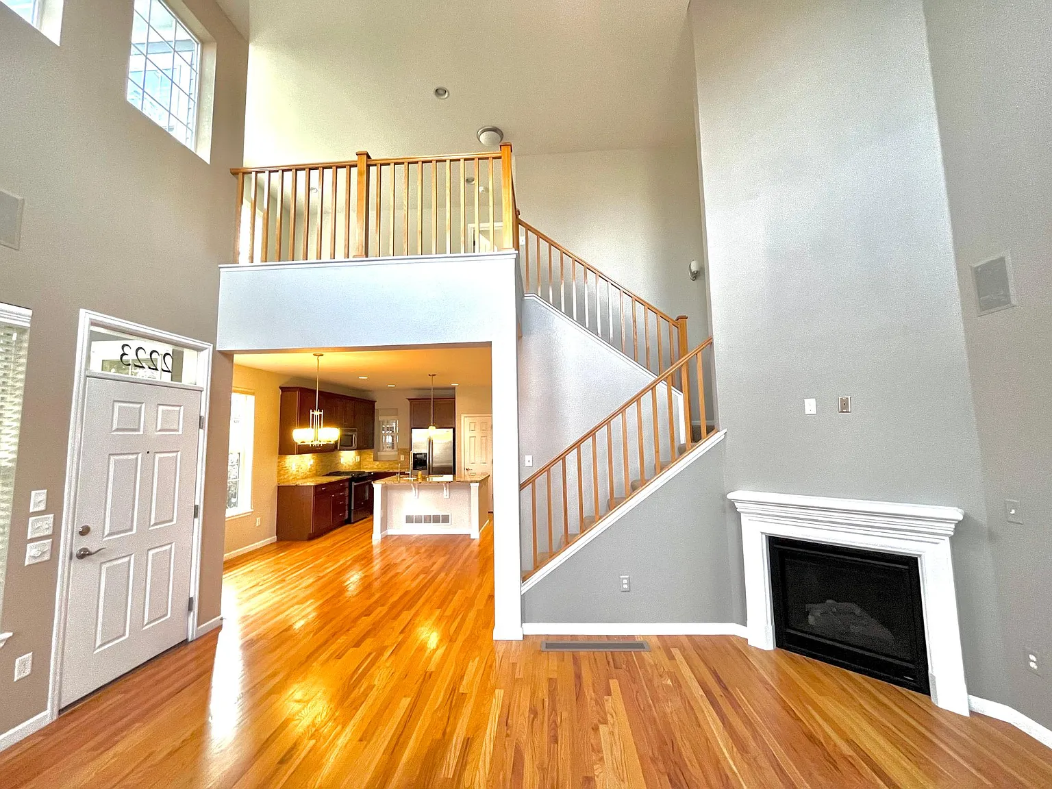 3 bed, 3.5 bath, 2300 sqft, $2,950 — Photo 2