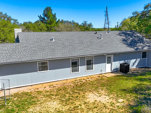 4th image of 713 Lake Forest Rd.