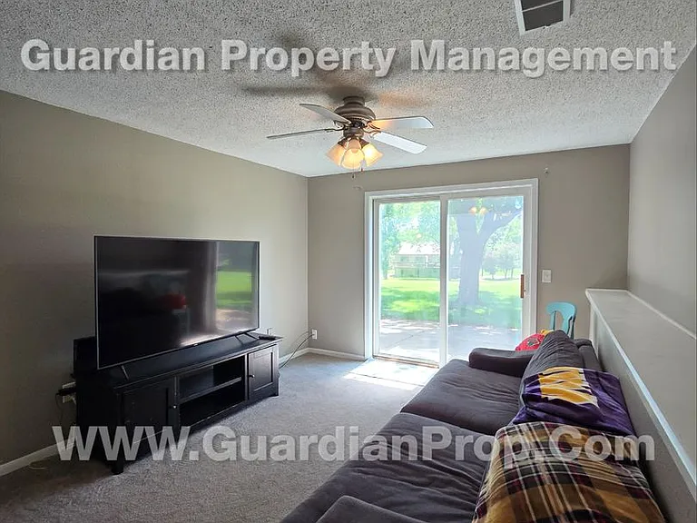 831 Pontiac Ln — Photo 13