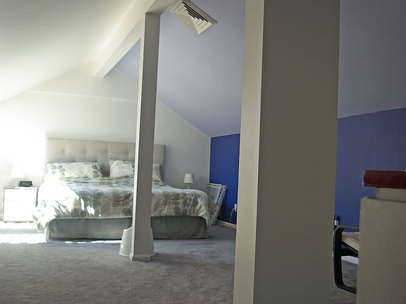 Upstairs loft - Bedroom