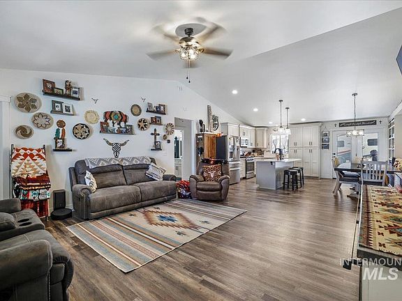 5th image of 498 Jesse Ave