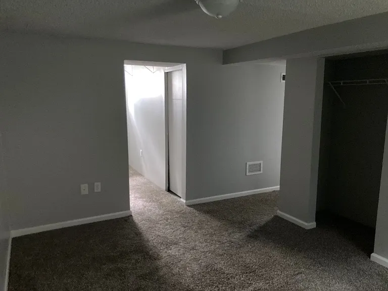 504 Henry St — Photo 30