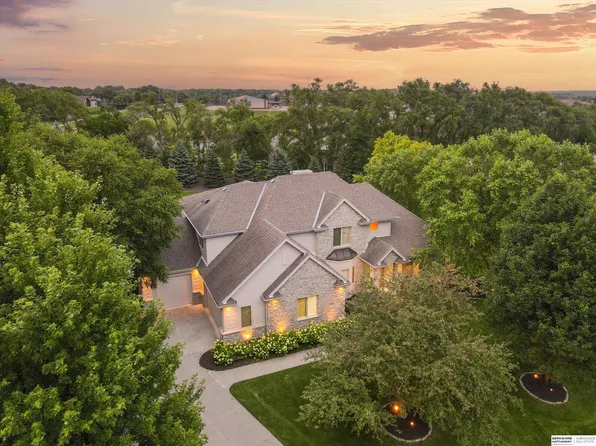 1219 Ranch View Ln, Elkhorn, NE 68022