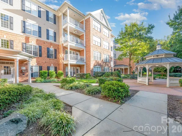 3276 Margellina Dr, Charlotte, NC 28210